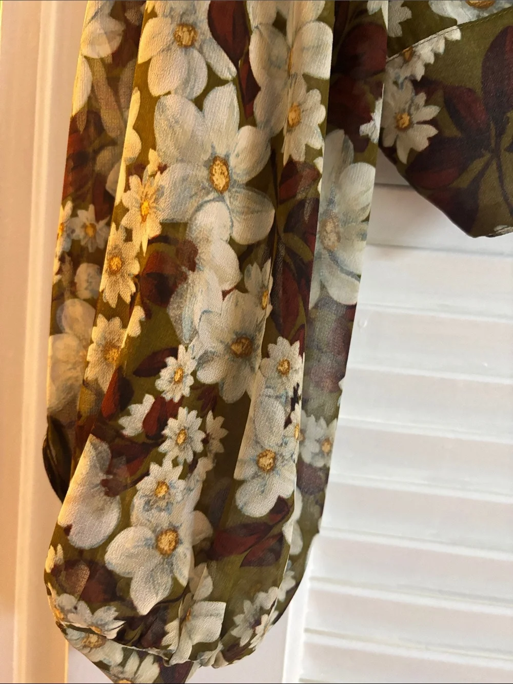 Zara Olive and Cream Floral Cropped Blouse